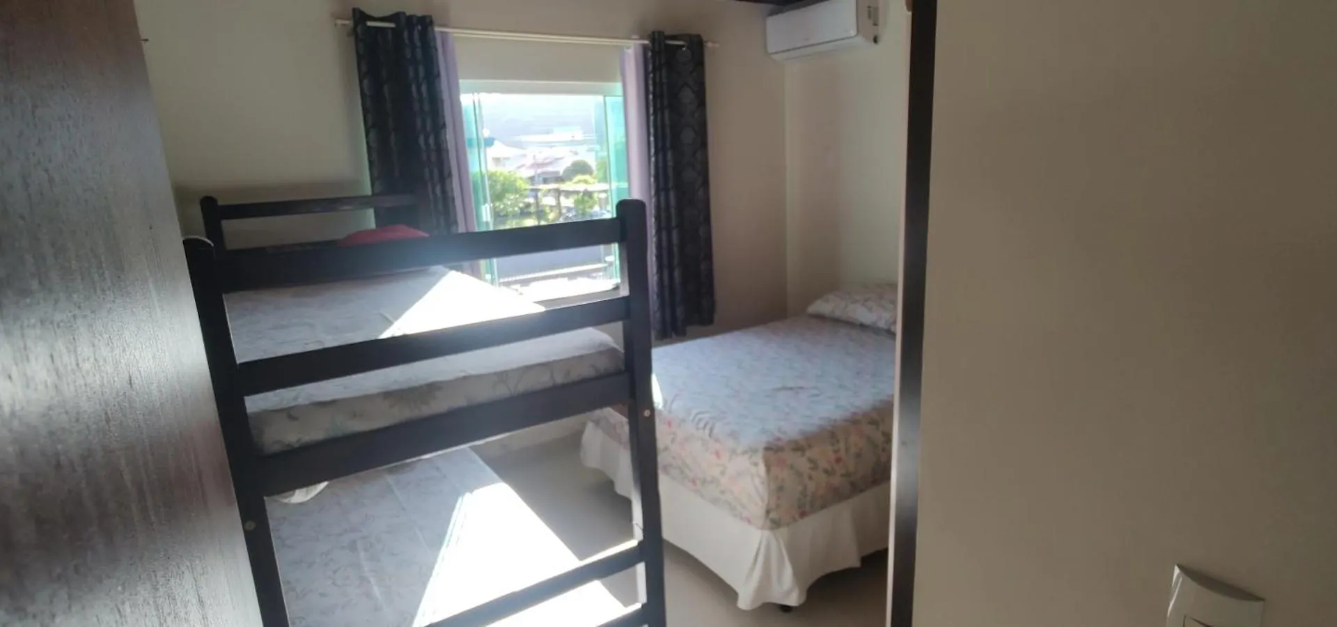Casa De Ferias Vila Bombinhas 0*,  Brasil